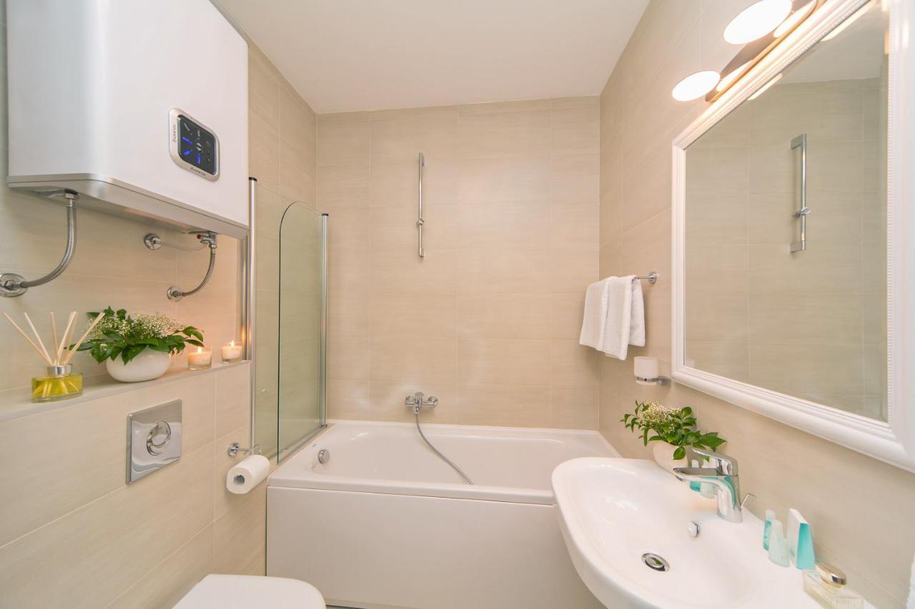 Greystar Apartment *